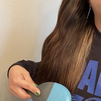 Hello Gorgeous Salon - Place where she missed putting toner. - Hair Salons Near Me - Hillsboro, Oregon