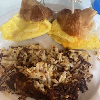 JT's Diner - Egg sandwich with hash browns - American Near Me - Palm Desert, California JT's Diner - Egg sandwich with hash browns - American Near Me - Palm Desert, California