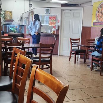 Thai Curry Pizza - interior - Pizza Near Me - Long Beach, California