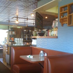 Little Cottage Cafe - Cafe interior