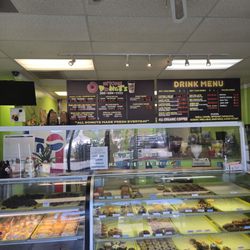 Intown Donutz - Front area