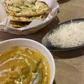 Star Indian cuisine - Navaratna Korma Garlic Naan - Indian Near Me - Omaha, Nebraska