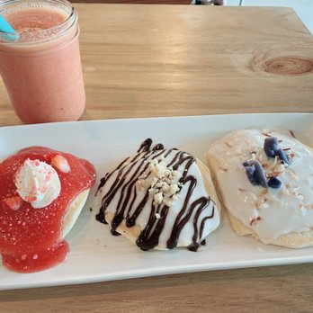 Egghead Cafe - Trio love: strawberry, Mac nut choco, and Hawaiian pancake; strawberry banana smoothie - Coffee & Tea Near Me - Honolulu, Hawaii