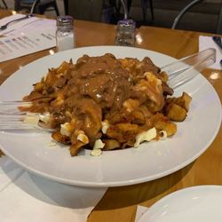 Poutineville - Poutineville (braised beef)