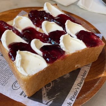 Davelle - Berry and Cream Cheese Toast - Japanese Near Me - New York, New York