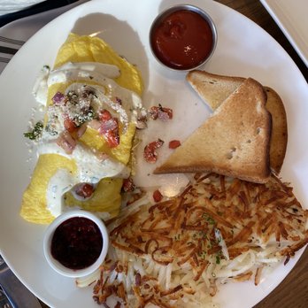 ninetwentyfive - Steak Fajita Omelet - Bars Near Me - Wayzata, Minnesota ninetwentyfive - Steak Fajita Omelet - Bars Near Me - Wayzata, Minnesota