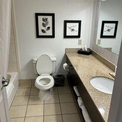 Country Inn & Suites by Radisson, Marion, IL - View of bathroom
