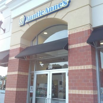 Auntie Anne's - the entrance to the store - Pretzels Near Me - Queenstown, Maryland