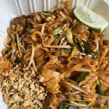 Hiccups Veo Cafe - Pad Thai Noodles. Delicious. - Asian Fusion Near Me - Carson, California