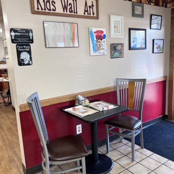 Michael's Deli - Dining area - Delis Near Me - Cheshire, Connecticut
