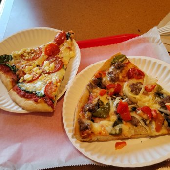 Gigio's Pizzeria - Sausage, onions and peppers on the right and spinach and tomatoes on the left. - Pizza Near Me - Des Plaines, Illinois Gigio's Pizzeria - Sausage, onions and peppers on the right and spinach and tomatoes on the left. - Pizza Near Me - Des Plaines, Illinois