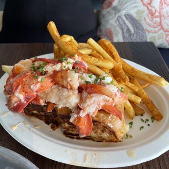 Hook & Anchor - 6 oz Lobster Roll - Seafood Near Me - Costa Mesa, California Hook & Anchor - 6 oz Lobster Roll - Seafood Near Me - Costa Mesa, California