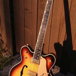 Mike & Mike's Guitar Bar - Vintage Gretsch Viking.