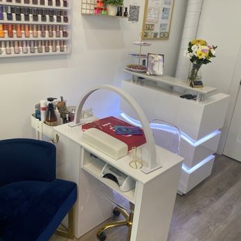 Lavish Nails Studio - Manicure station - Nail Salons Near Me - Passaic, New Jersey