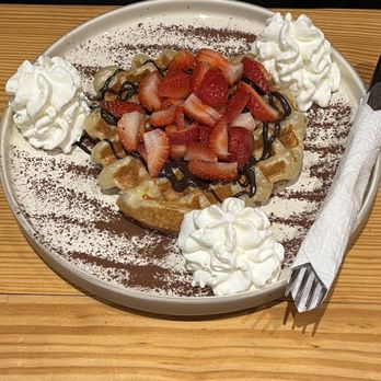 Campanella Cremerie - Strawberries, cream, chocolate, on a fresh waffle. - Ice Cream & Frozen Yogurt Near Me - Tulum, ROO Campanella Cremerie - Strawberries, cream, chocolate, on a fresh waffle. - Ice Cream & Frozen Yogurt Near Me - Tulum, ROO