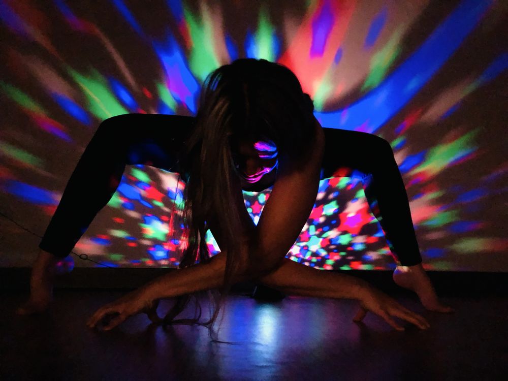 Yoga by Larissa Logo