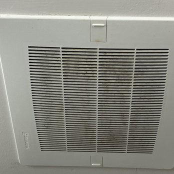 Hampton Inn Superior Duluth - Bathroom vent - Hotels Near Me - Superior, Wisconsin