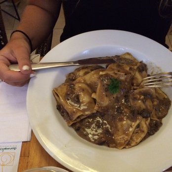 Carmelo - Pasta with pear and walnuts - Italian Near Me - Rio de Janeiro, RJ Carmelo - Pasta with pear and walnuts - Italian Near Me - Rio de Janeiro, RJ