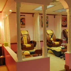 Pinkies N Toes Nail Studio - Pinkies N Toes Pedicure Area