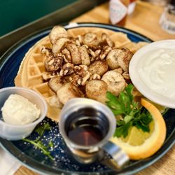 Walnut Avenue Café