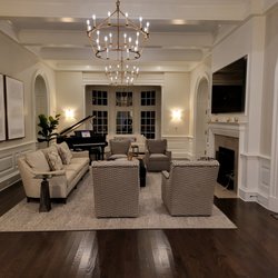 Bambi Magraw Elstrom: eXp Realty - Elegant yet Cozy