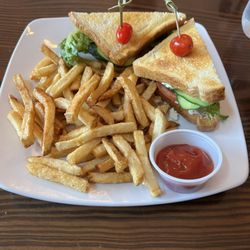 Cassidy Country Kitchen - Both of the tomatoes on top had seen better days. Sandwich passable.