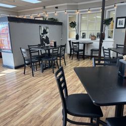 GR's Sandwich Shoppe - Dining room
