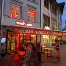 Nooch - Asian Kitchen - Front entrance