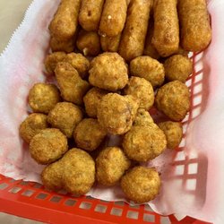 O'Shaughnessy's Pub - Mozzarella sticks and fried mushrooms