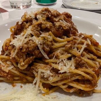 Alfredo's Italian Restaurant - Spaghetti Bolognese - Italian Near Me - Petaluma, California