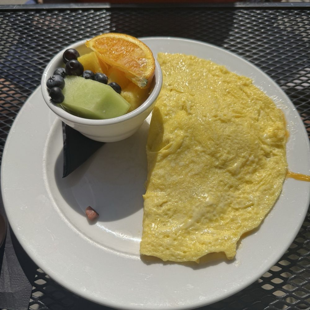 B Matthews Eatery - Ham and Cheese Omelette - New American Near Me - Savannah, Georgia B Matthews Eatery - Ham and Cheese Omelette - New American Near Me - Savannah, Georgia