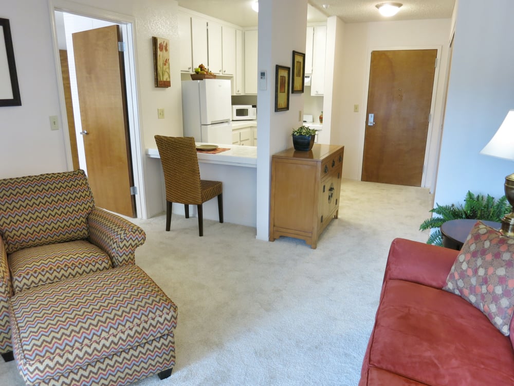 ROSEVILLE COMMONS SENIOR LIVING Updated September 2024 14 Photos