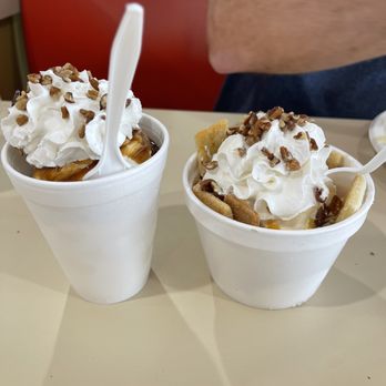 Bulldog Restaurant - Peach Shortcake & Butter Pecan Sundae.  The shortcake has homemade cookies! They were both delicious! - American Near Me - Bald Knob, Arkansas