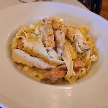 Basils Greek Dining - Fettuccine Alfredo with chicken - Greek Near Me - Aurora, Illinois