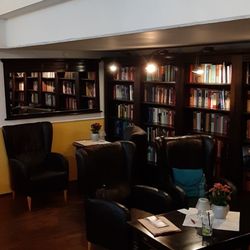 AURELIA Hotel St. Hubertus - Gemütliche Bibliothek