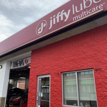 Jiffy Lube - 12 minutes for an oil change... and a $10 off coupon online - Oil Change Stations Near Me - Chicago, Illinois