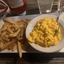 Kids Mac n cheese with fries