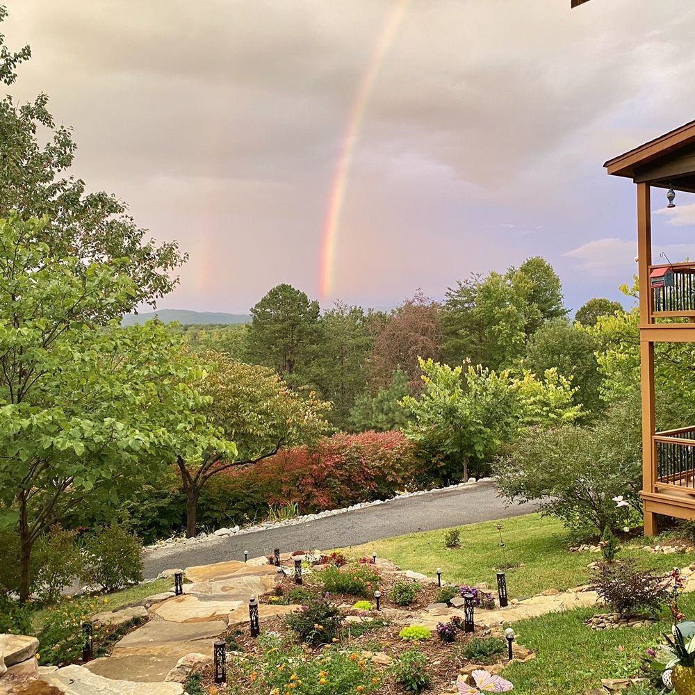 Butterfly Ridge Mountain Retreat - Butterfly Ridge Mountain Retreat is beautiful! It is a plant based bed and breakfast run by an amazing vegan chef and wellness expert! - Bed & Breakfast Near Me