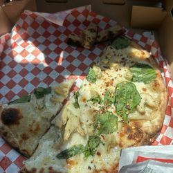 Mountain View Wood Fired Pizza - Garlic Chicken