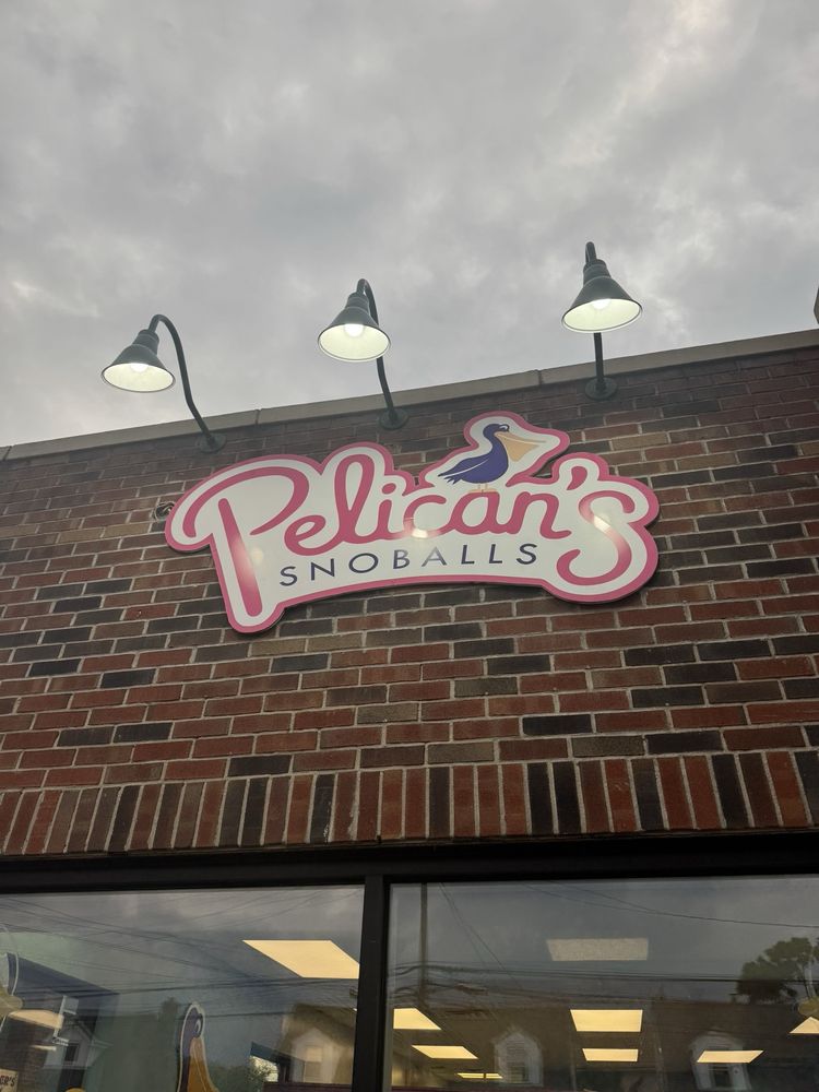 Pelican’s SnoBalls - Valley Stream Logo