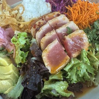 Pipeline Craft Taps and Kitchen - Seared Ahi Tuna Salad - Burgers Near Me - Redding, California