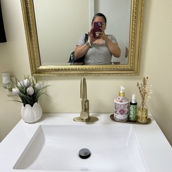 Trésor Nail Lounge - Clean unisex bathroom! - Nail Salons Near Me - Metairie, Louisiana Trésor Nail Lounge - Clean unisex bathroom! - Nail Salons Near Me - Metairie, Louisiana
