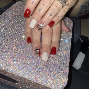 Nailsday2dai - Sweater plaid Nails - Nail Salons Near Me - Prescott Valley , Arizona