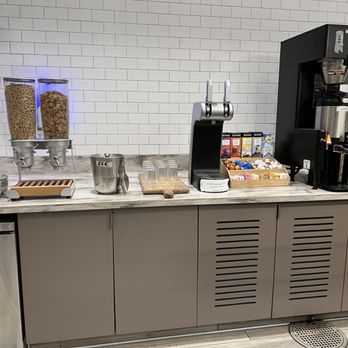 Aspire Lounge - Airport Lounges Near Me - Ontario, California Aspire Lounge - Airport Lounges Near Me - Ontario, California