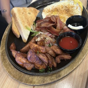 Makers & Finders - Eggs, Bacon & Potato Skillet - Breakfast & Brunch Near Me - Henderson, Nevada Makers & Finders - Eggs, Bacon & Potato Skillet - Breakfast & Brunch Near Me - Henderson, Nevada