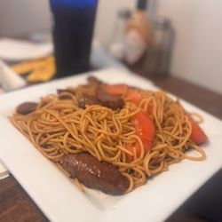 Nazca Express - Sautéed noodles with steak
