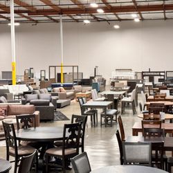 Mor Furniture - Dining Table