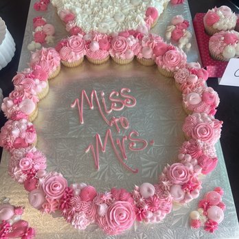 Smallcakes Cave Creek - Bridal Shower Cupcake Ring - Cupcakes Near Me - Cave Creek, Arizona