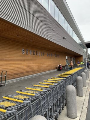 Berkeley Bowl West Takeout Delivery 1662 Photos 1372 Reviews Cafes 920 Heinz Ave West Berkeley Berkeley Ca Restaurant Reviews Phone Number Menu Yelp