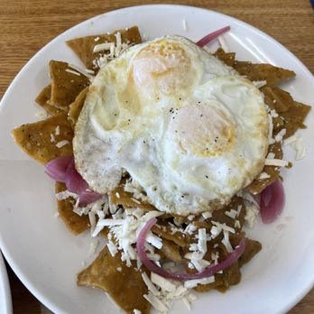 Manny's Cafe - Traditional Chilaquies - Breakfast & Brunch Near Me - Carol Stream, Illinois